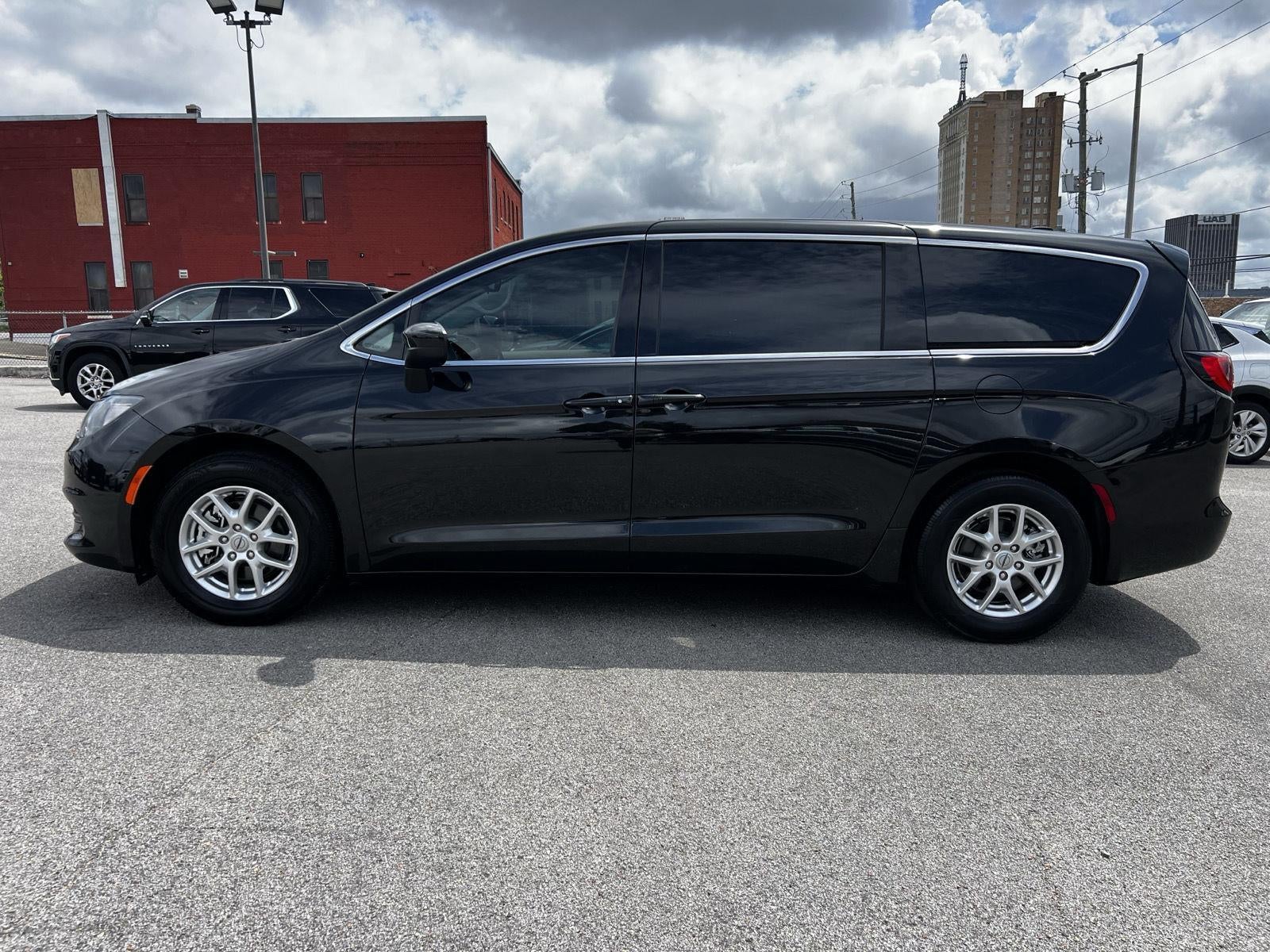 2023 Chrysler Voyager LX