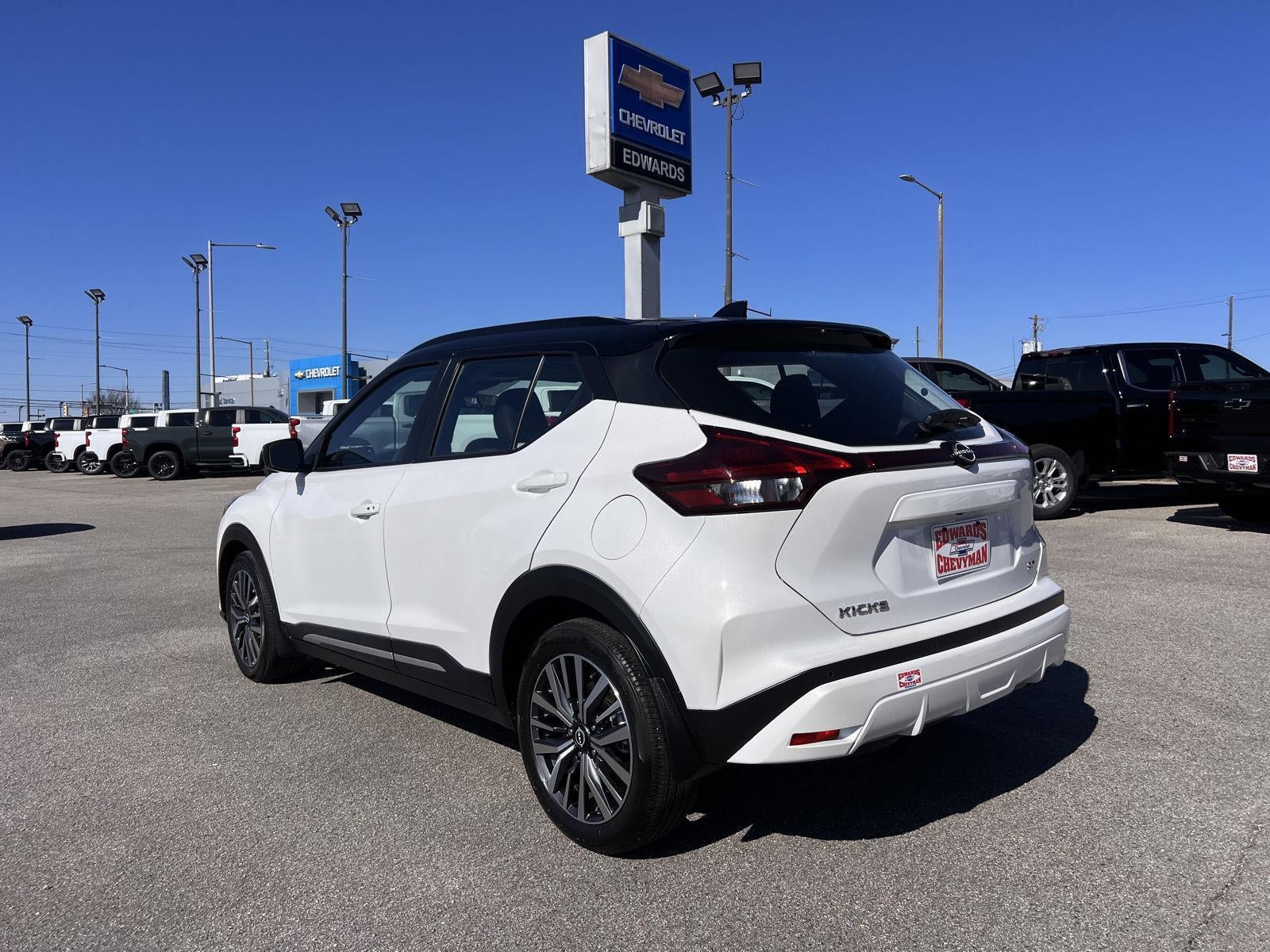 2023 Nissan Kicks SR