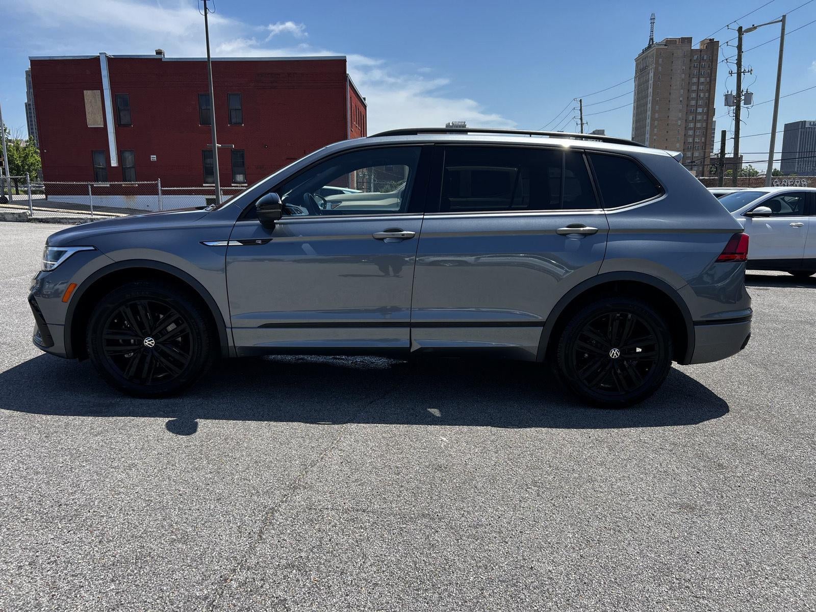 2022 Volkswagen Tiguan SE R-Line Black