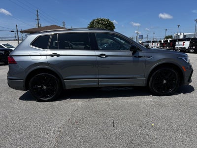 2022 Volkswagen Tiguan SE R-Line Black
