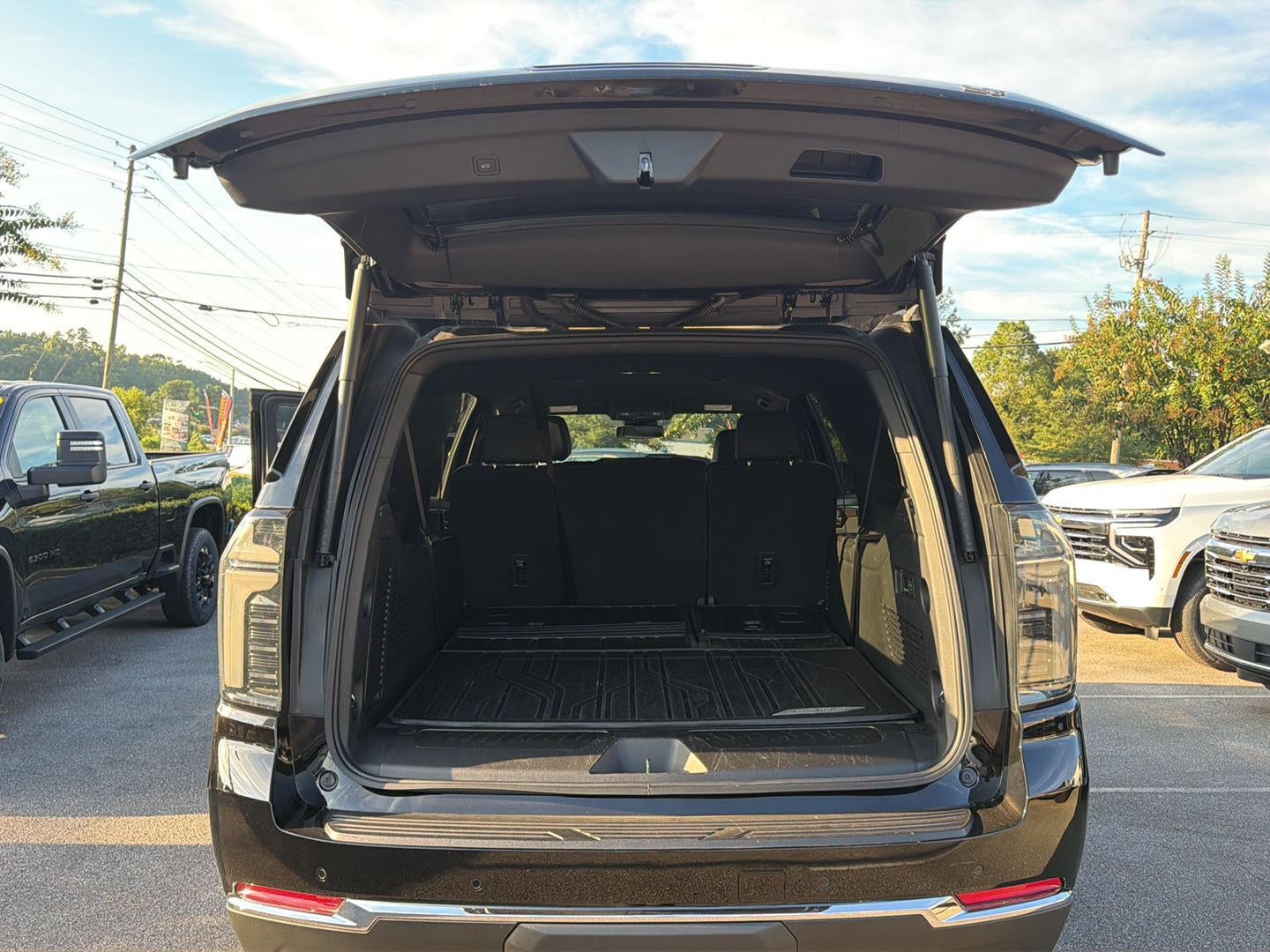 2025 Chevrolet Suburban LT