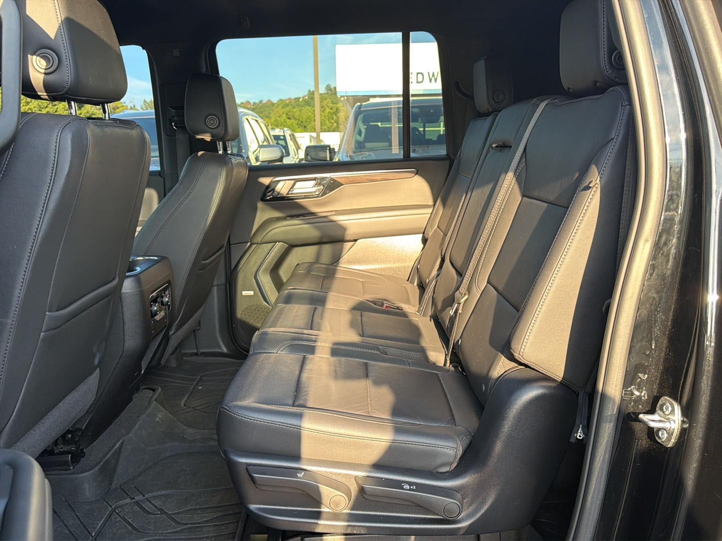 2025 Chevrolet Suburban LT