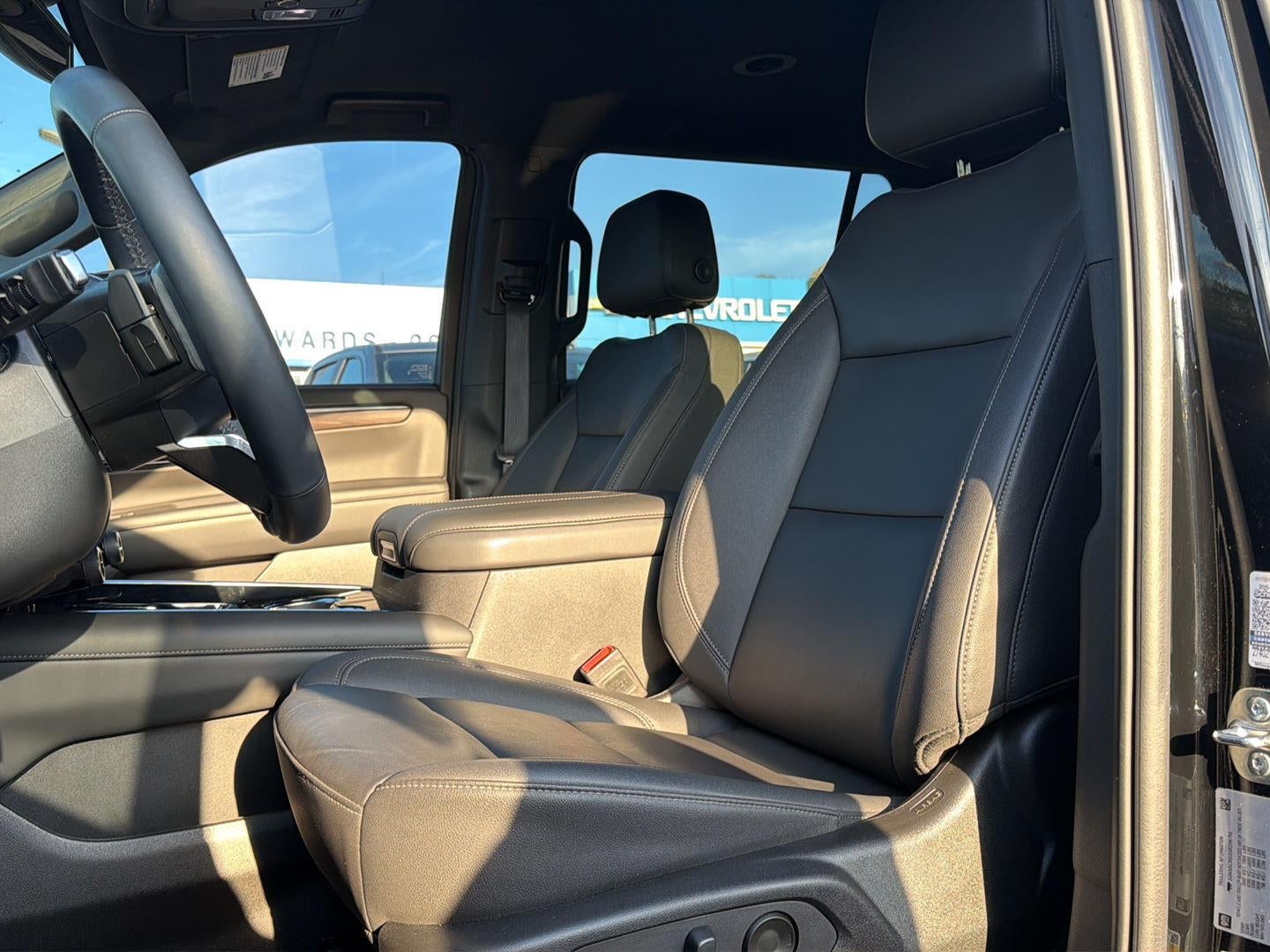 2025 Chevrolet Suburban LT