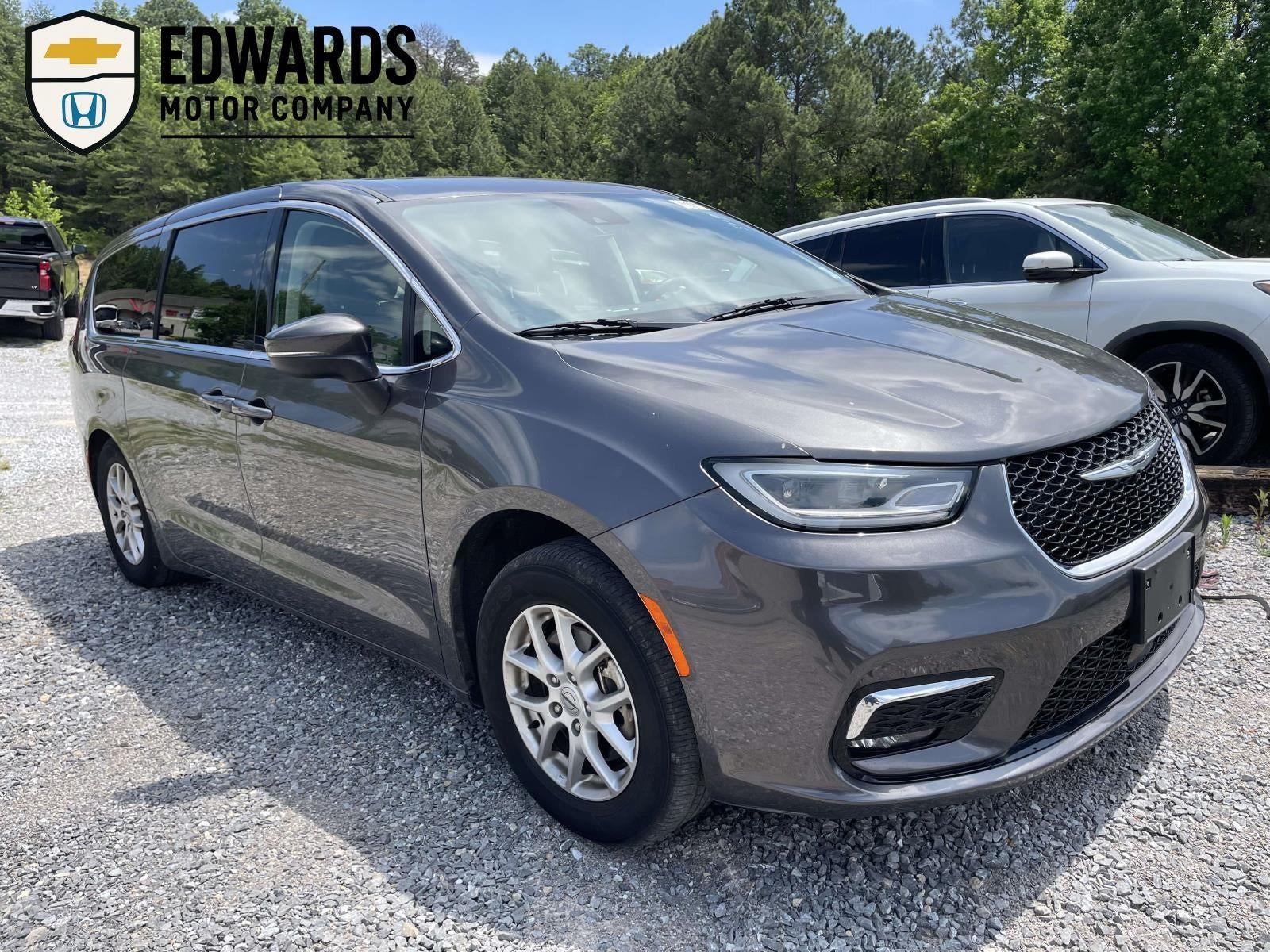 2023 Chrysler Pacifica Touring L's photo