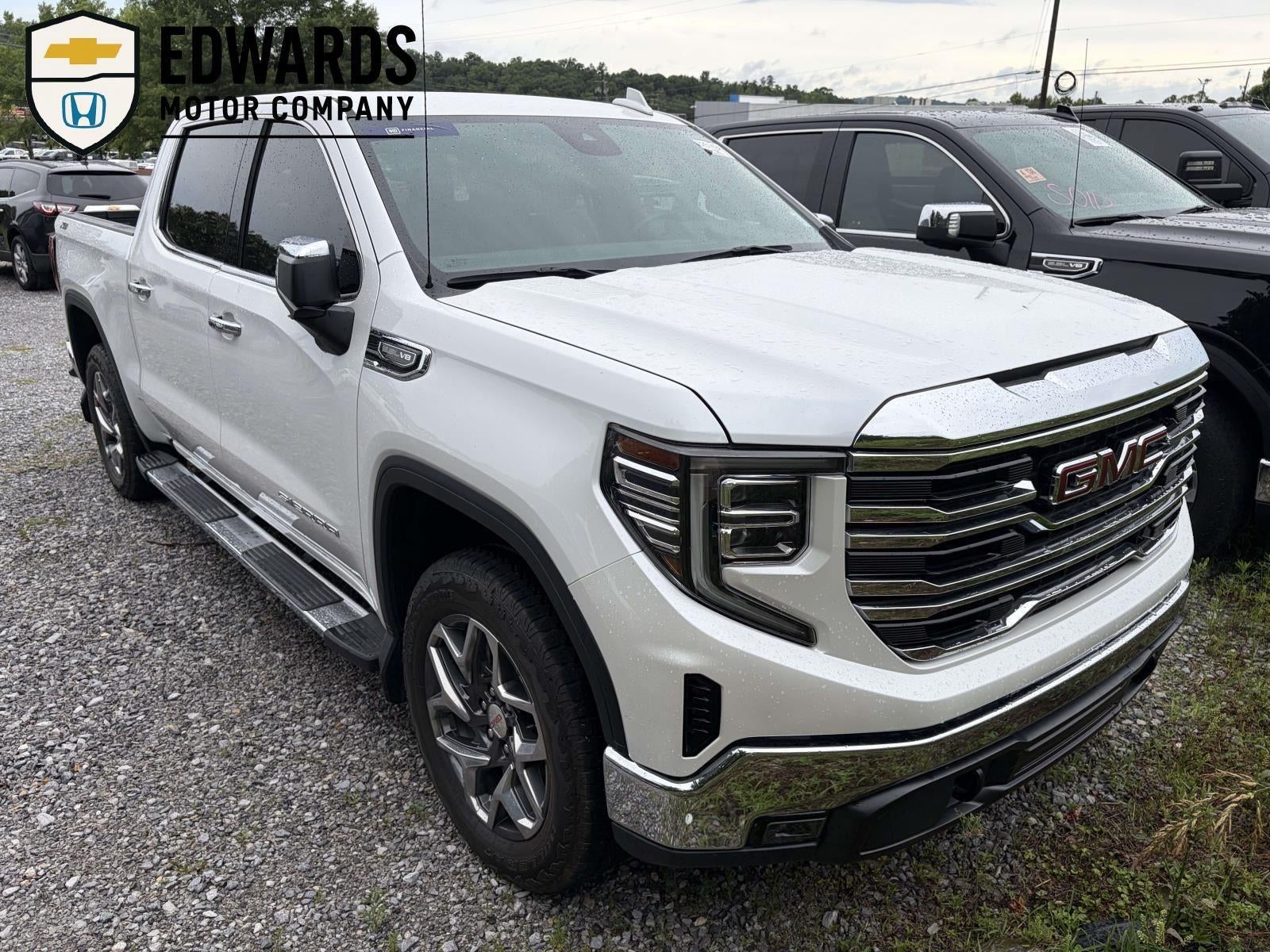 2024 GMC Sierra 4WD Crew Cab Short Box SLT's photo