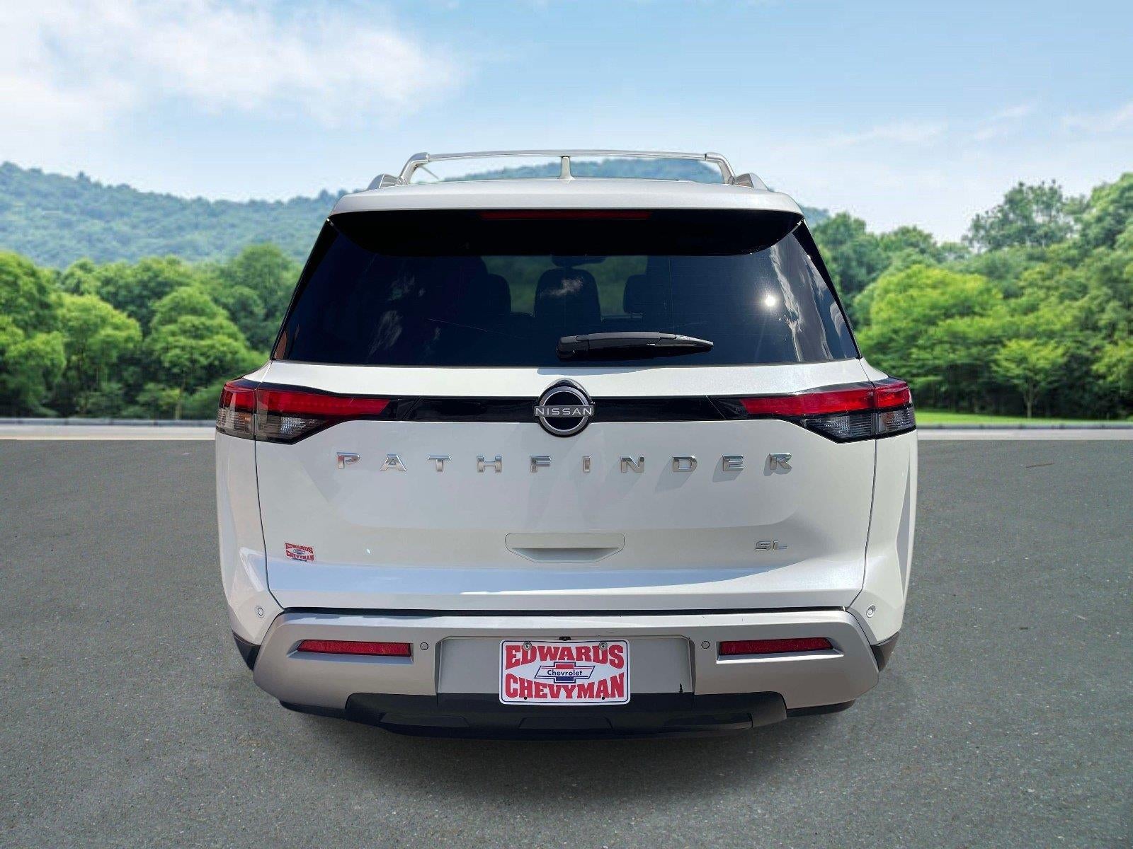 2022 Nissan Pathfinder SL