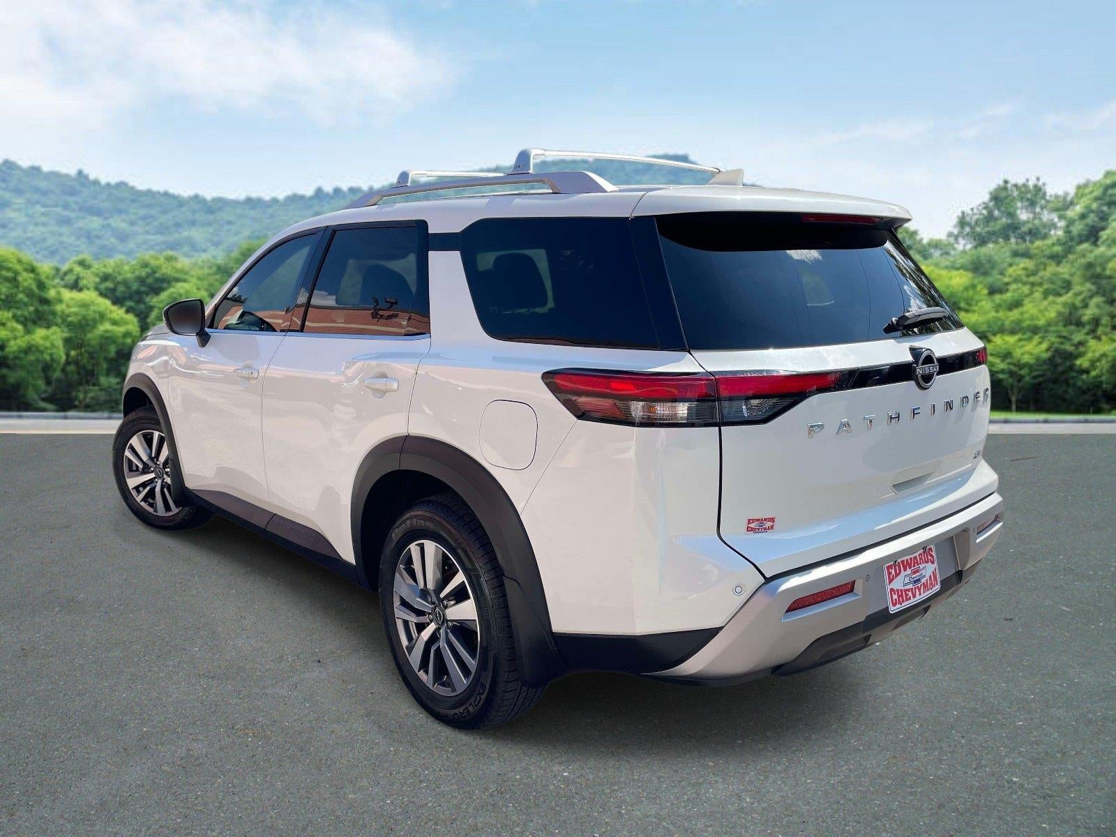2022 Nissan Pathfinder SL