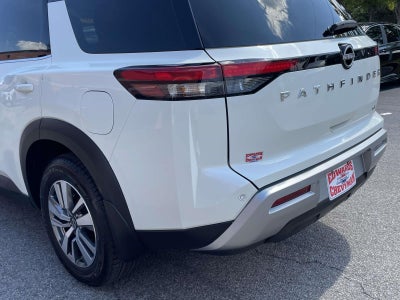 2022 Nissan Pathfinder SL