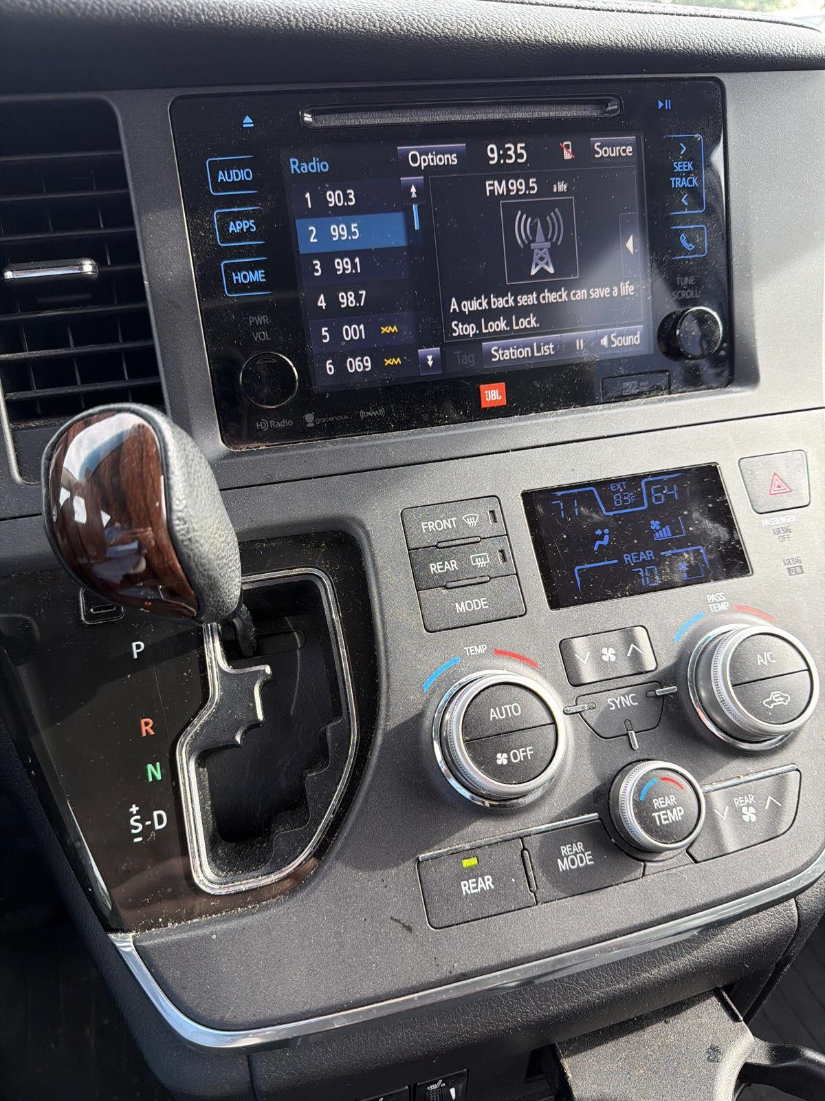 2017 Toyota Sienna XLE