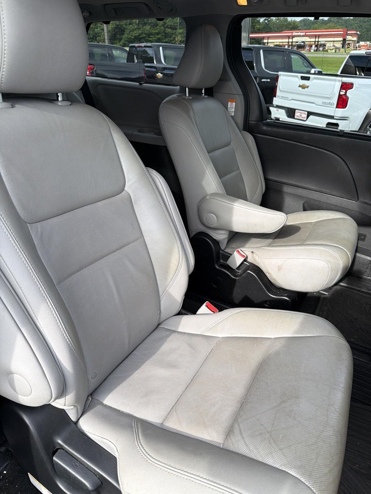 2017 Toyota Sienna XLE