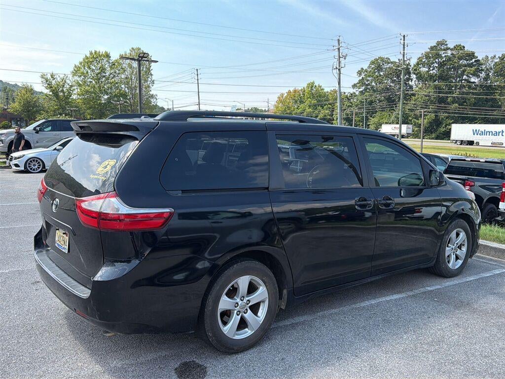 2017 Toyota Sienna LE Auto Access Seat