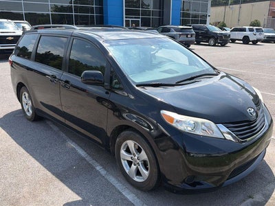 2017 Toyota Sienna LE Auto Access Seat
