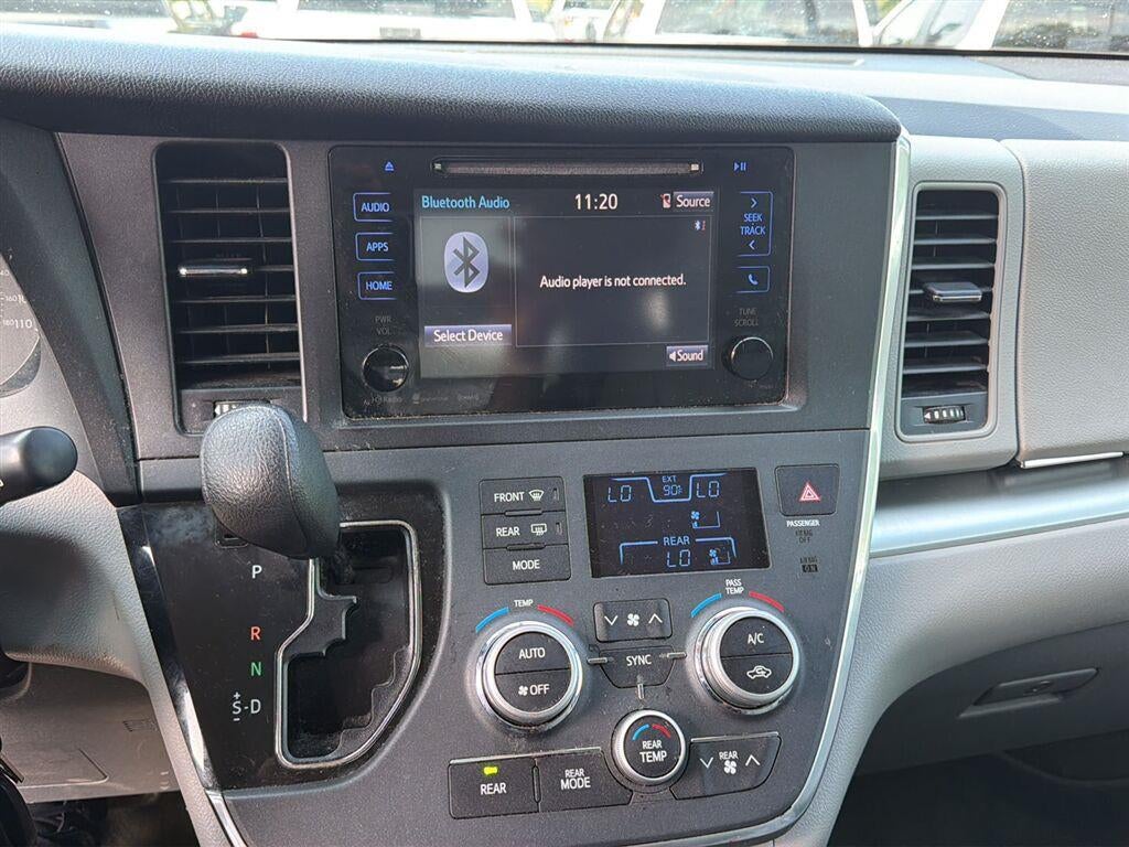 2017 Toyota Sienna LE Auto Access Seat
