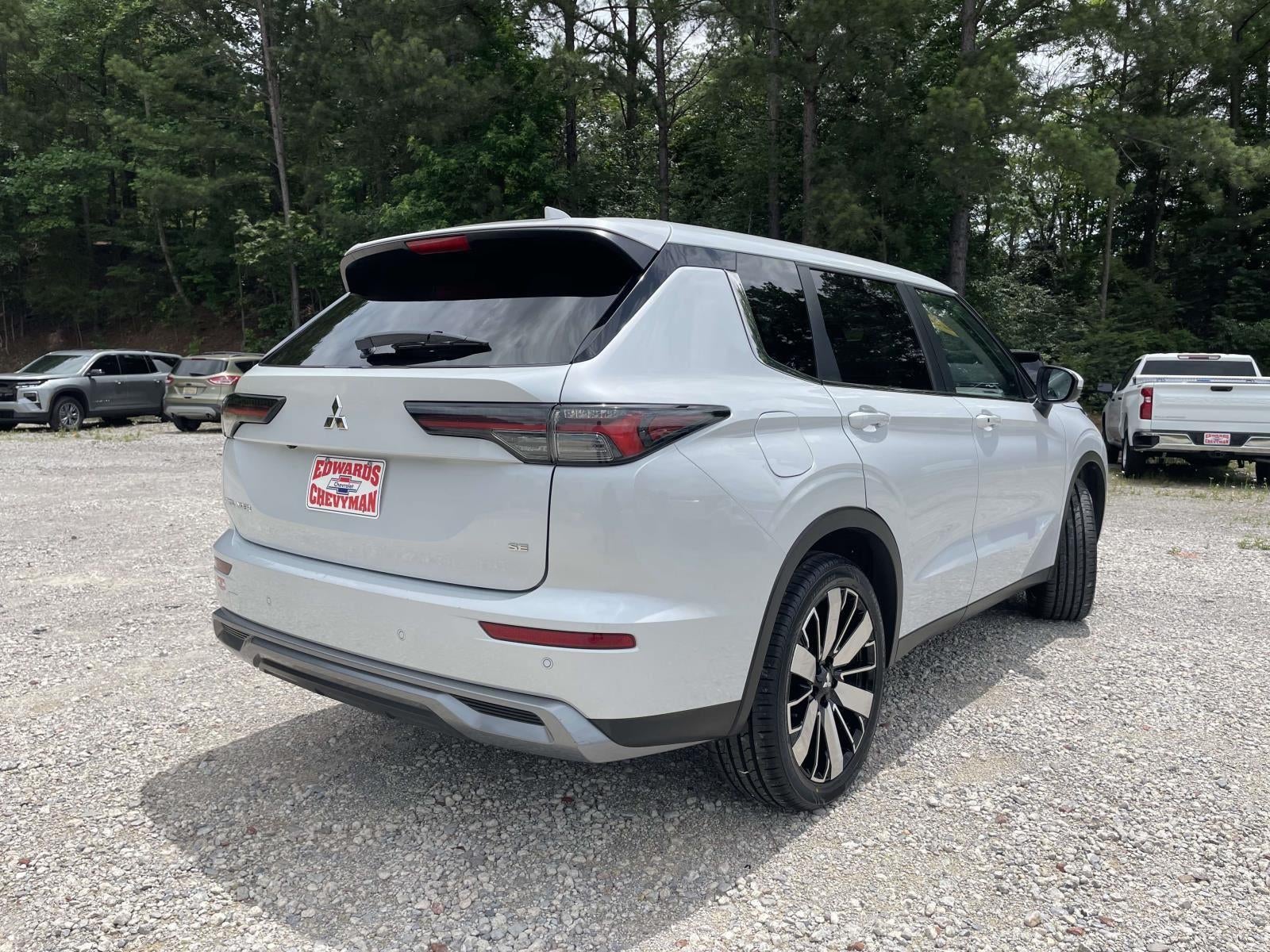2025 Mitsubishi Outlander SE
