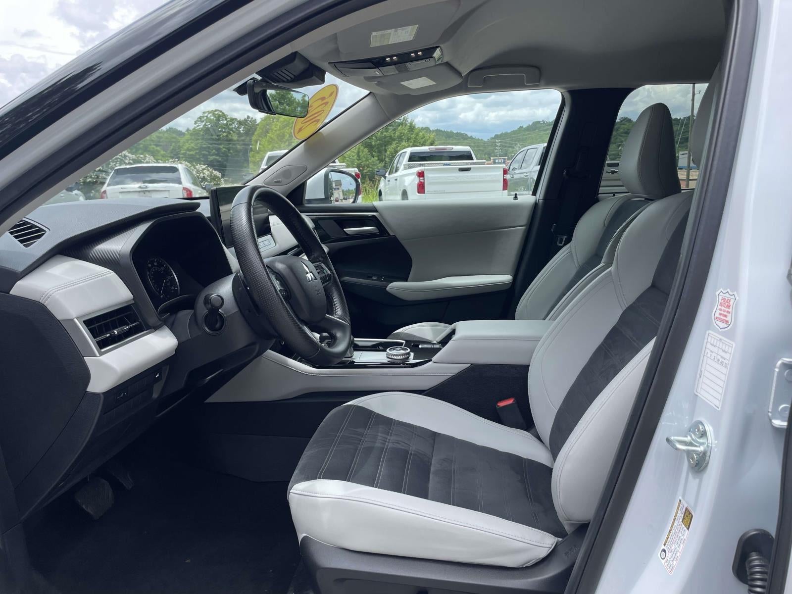 2025 Mitsubishi Outlander SE