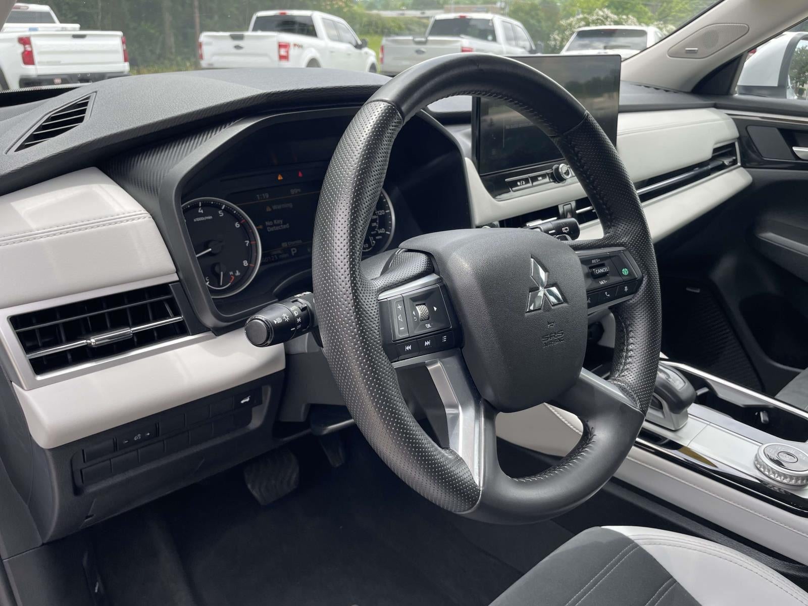 2025 Mitsubishi Outlander SE