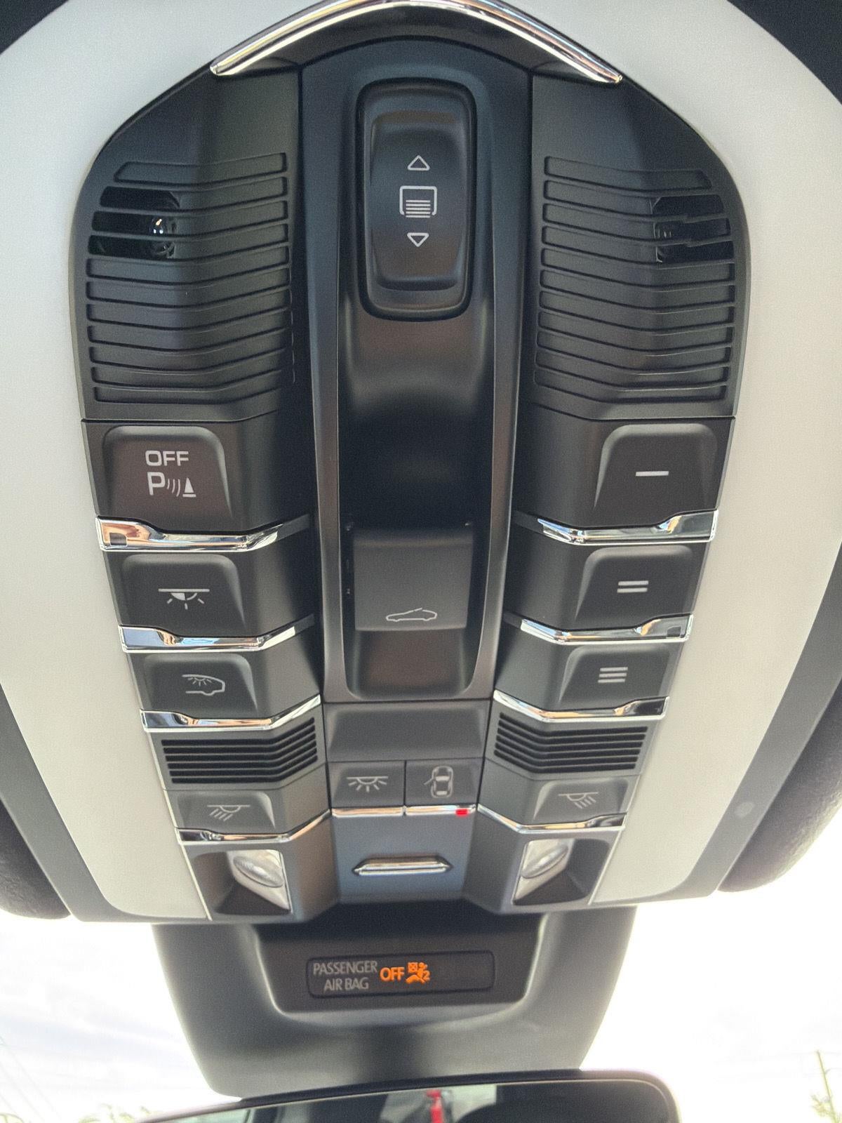 2021 Porsche Macan Turbo
