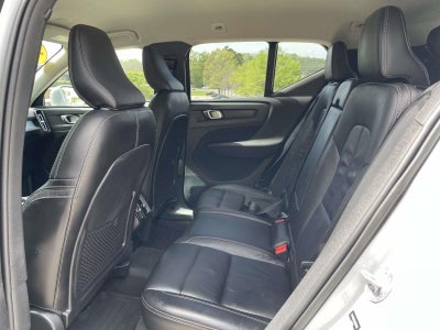 2022 Volvo XC40 Momentum