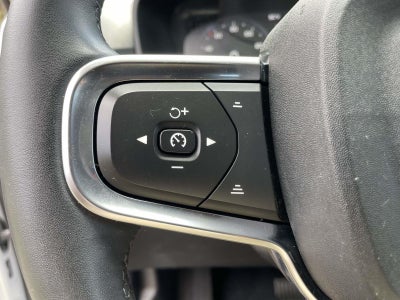 2022 Volvo XC40 Momentum