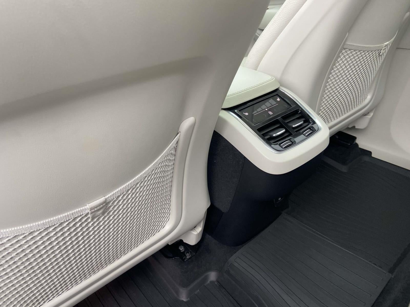 2022 Volvo XC90 Momentum